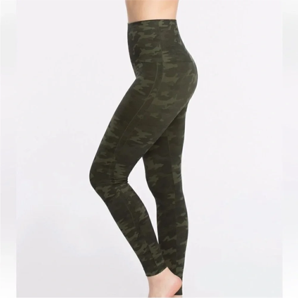 Women’s M Spanx Look At Me Now Green Camo Seamless‎ Leggings - Picture 3 of 11
